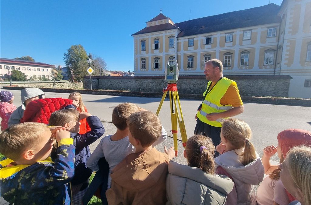 2. B na učnem sprehodu